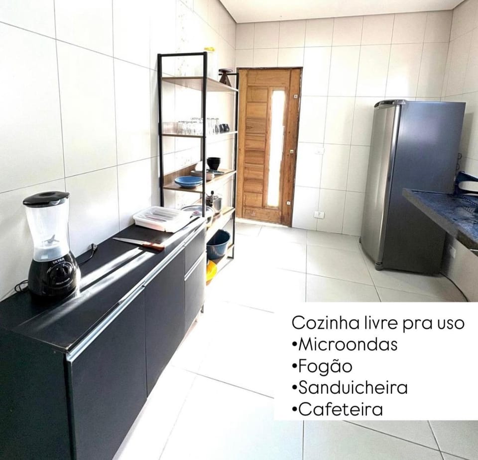 Pousada Lemon Economy - Ar condicionado e Cozinha - Ao lado do SESC Hotel in Bertioga