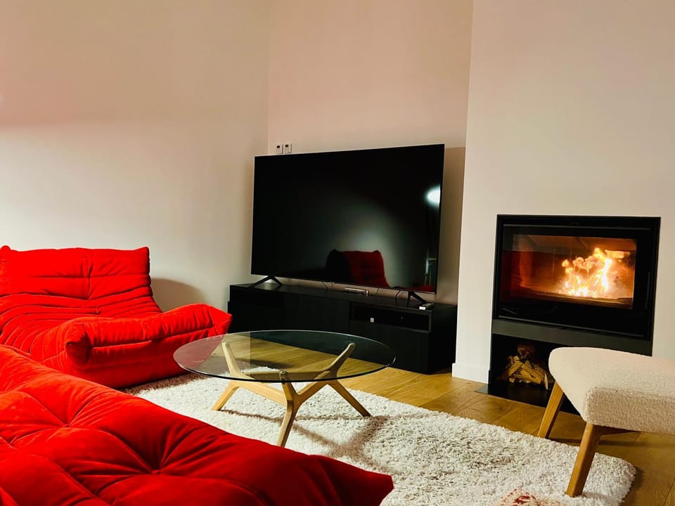 Communal lounge/ TV room, TV and multimedia, Living room, Seating area