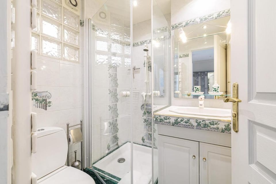 EDOUARD VII - Beautiful 1BDR - Beach 100m away Apartment in Menton