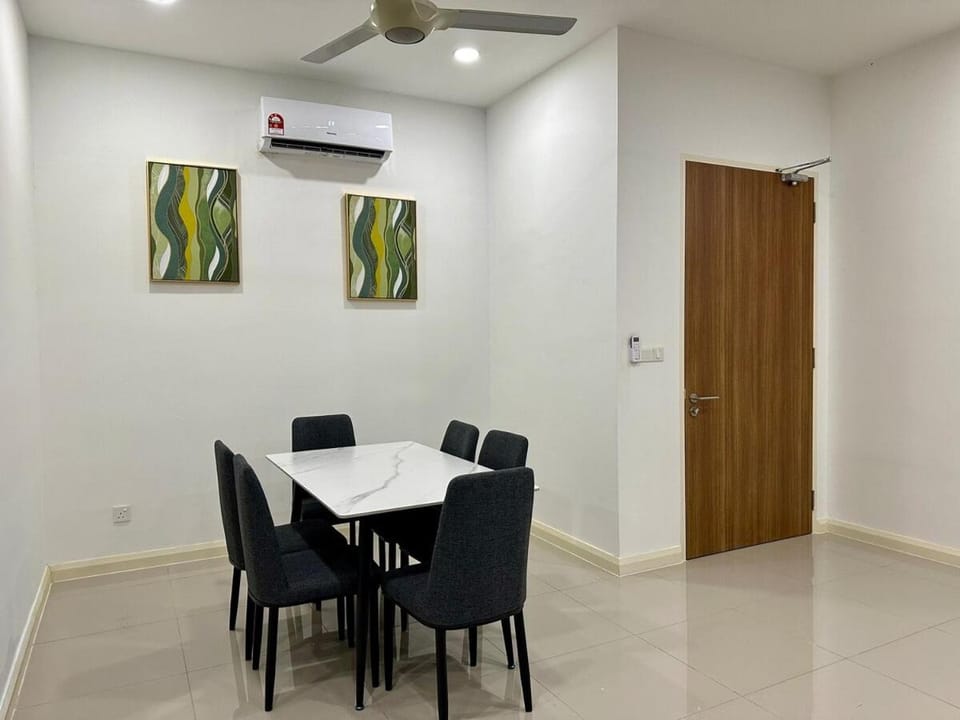 Seating area, Dining area, air conditioner