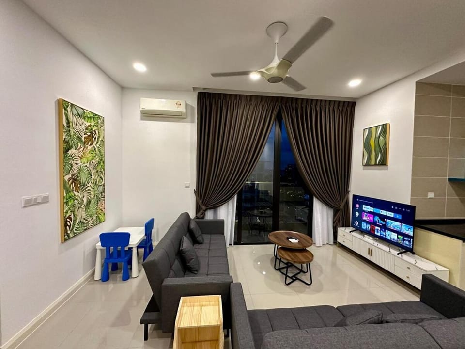 Communal lounge/ TV room, TV and multimedia, Living room, Seating area, air conditioner