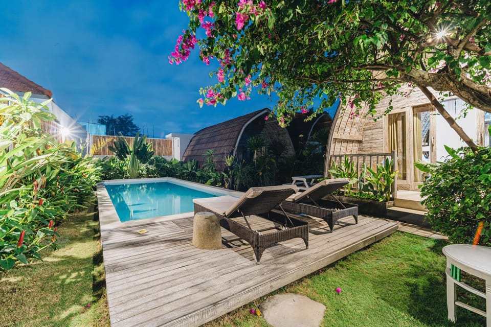 Property building, Garden, Swimming pool