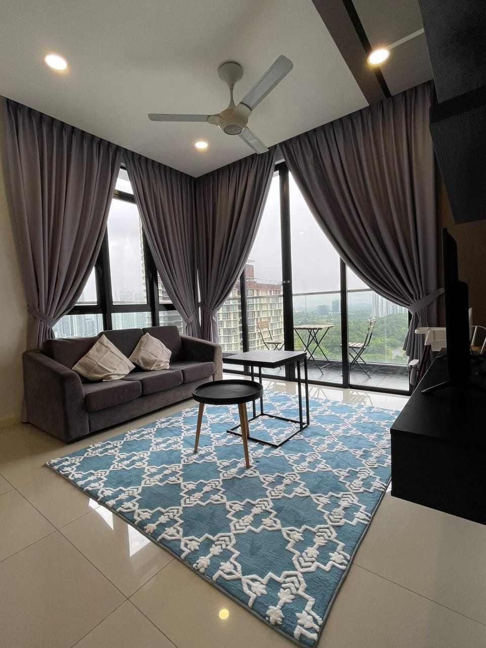 View (from property/room), Balcony/Terrace, Living room, Photo of the whole room, Seating area, air conditioner