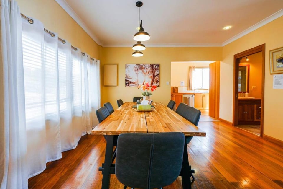 StayAU Riverfront Paradise Pet-friendly Tasmania House in Beauty Point