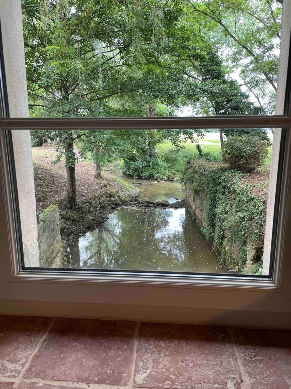 Maison sur ancien moulin à eau, calme et piscine House in Nouvelle-Aquitaine