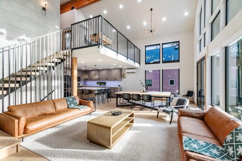 TV and multimedia, Kitchen or kitchenette, Living room, Seating area