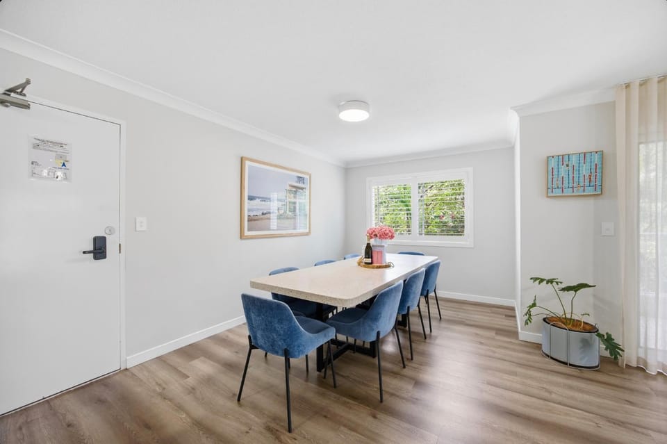 Seating area, Dining area