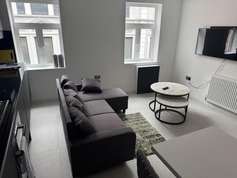 Three-Bedroom Flat Located off Oxford Street Apartment in City of Westminster