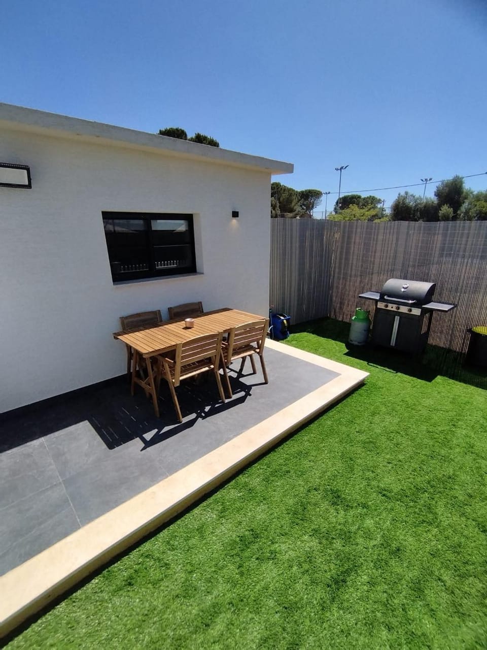 BBQ facilities, Garden, Dining area