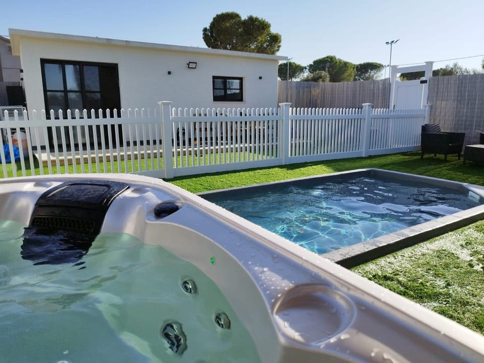 Hot Tub, Pool view, Swimming pool