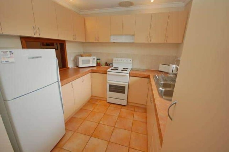 Kitchen or kitchenette, kitchen