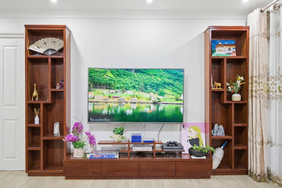 Communal lounge/ TV room, TV and multimedia, Living room, Decorative detail