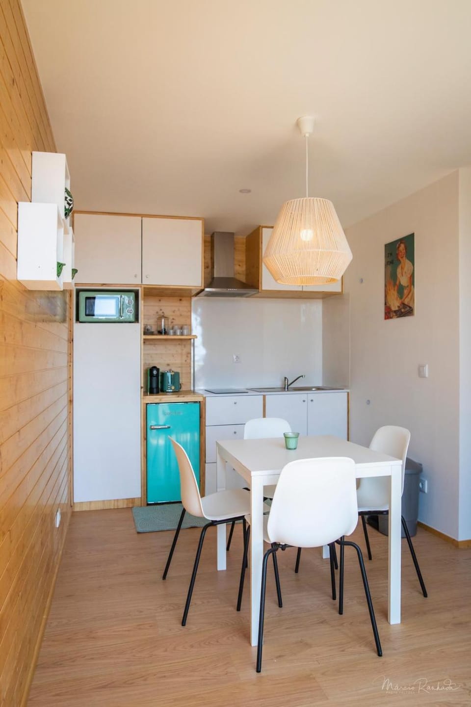 Kitchen or kitchenette, Dining area, stove