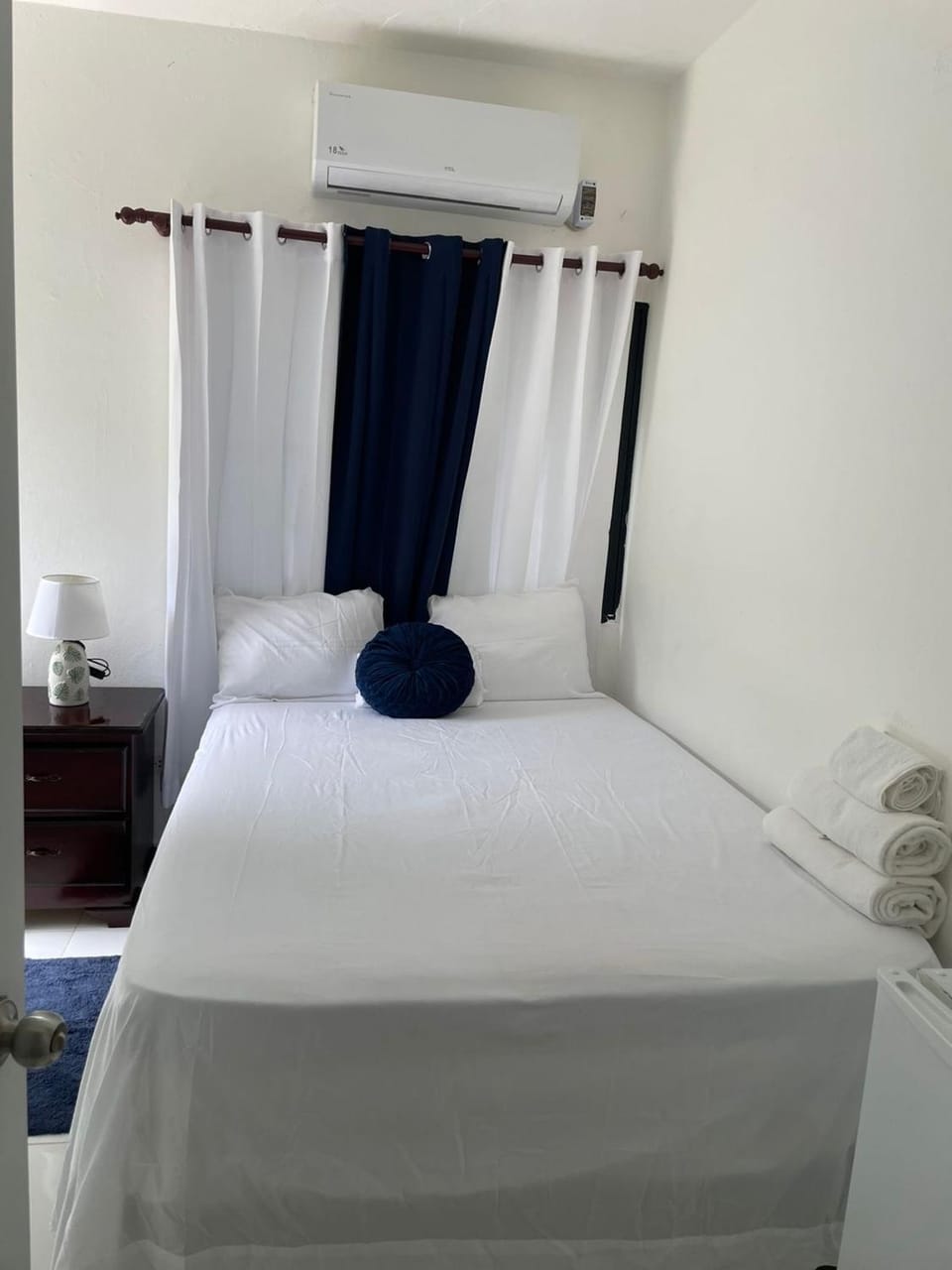 Bed, Bedroom, air conditioner