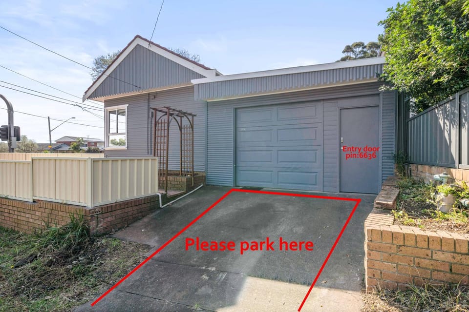 New 2 Bedroom House Close to Mall with Free Parking House in Sydney