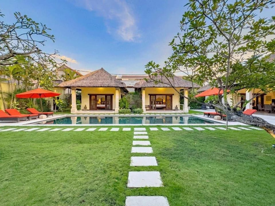 Spacious - Villa Santai - Central Seminyak Villa in Kuta