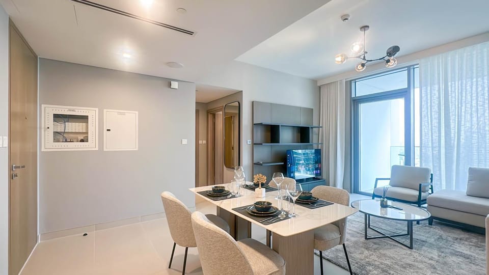 TV and multimedia, Living room, Seating area, Dining area