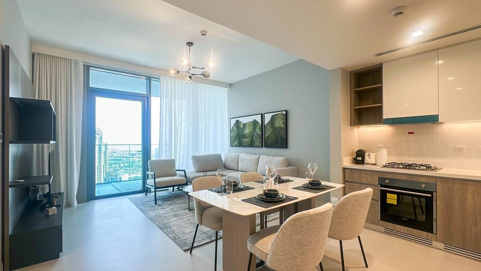 TV and multimedia, Kitchen or kitchenette, Living room, Seating area, Dining area, oven, stove