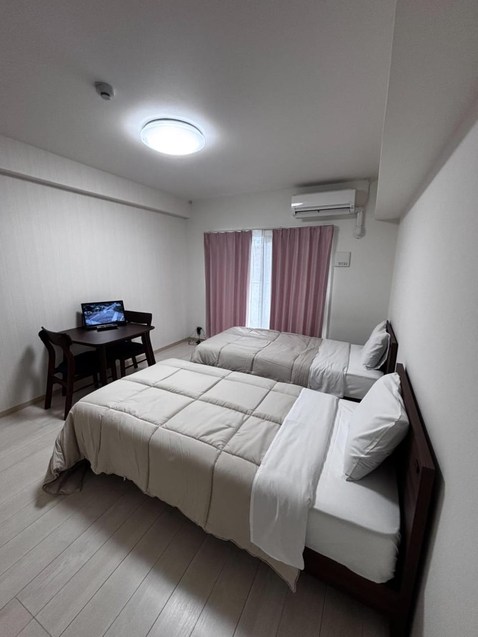 Bed, TV and multimedia, Photo of the whole room, Bedroom, air conditioner