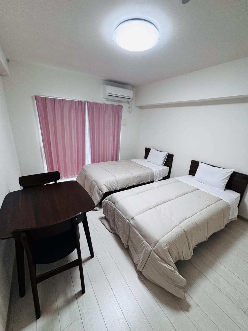 Bed, Photo of the whole room, Bedroom, air conditioner