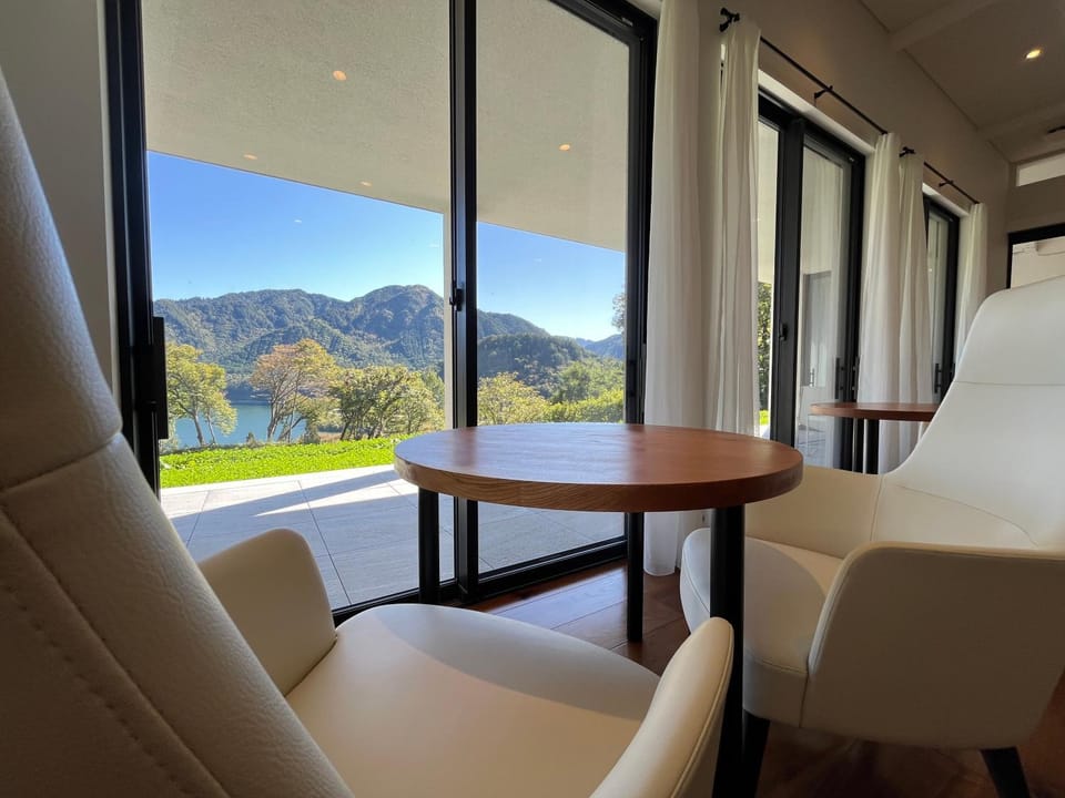 Lounge or bar, Lake view