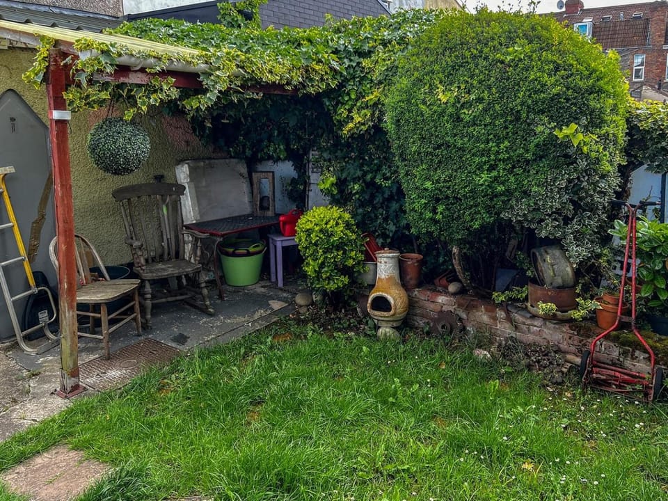 Colourful Victorian Cottage, wood burner, garden House in Bristol