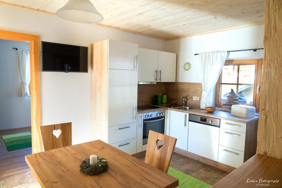 Kitchen or kitchenette, Seating area, Dining area