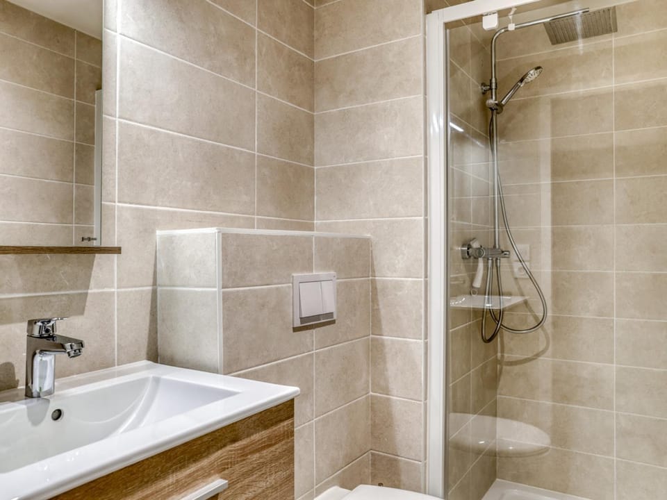 Duplex 4 pièces, 3 chambres, 6 personnes, proche centre, parking, wifi - FR-1-663-52 Apartment in Saint-Gervais-Bains