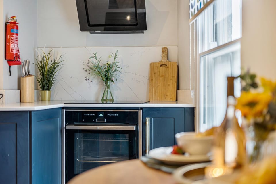 Kitchen or kitchenette, oven, stove