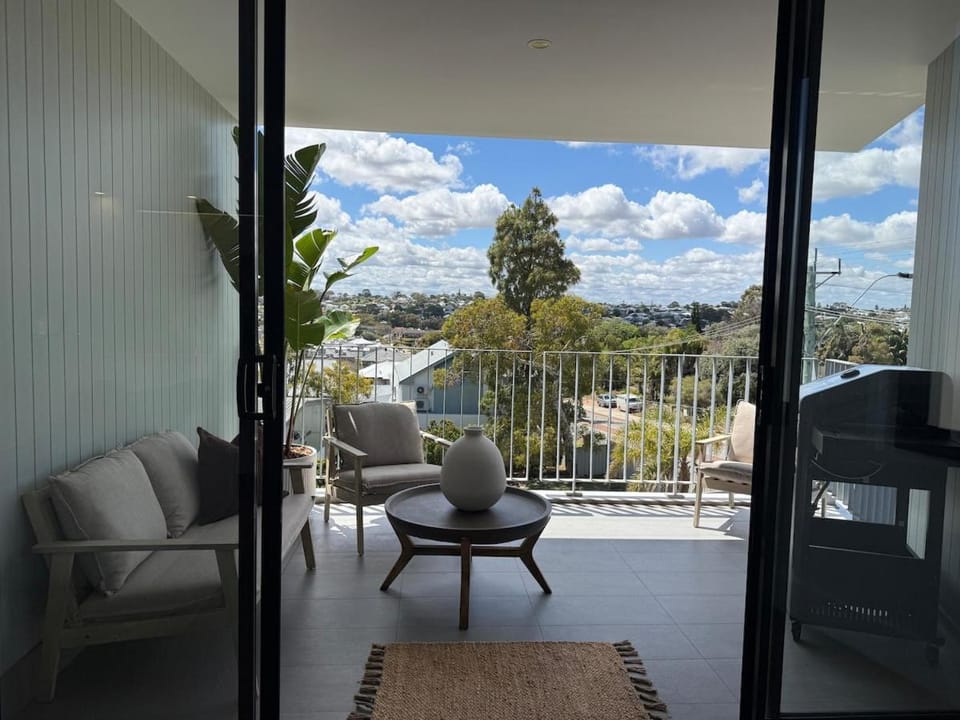 View (from property/room), Balcony/Terrace, Seating area