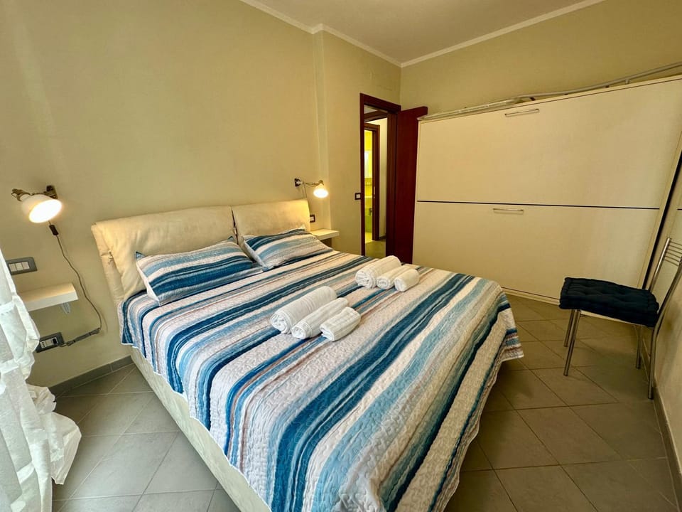 Bed, Photo of the whole room, Bedroom, towels, wardrobe