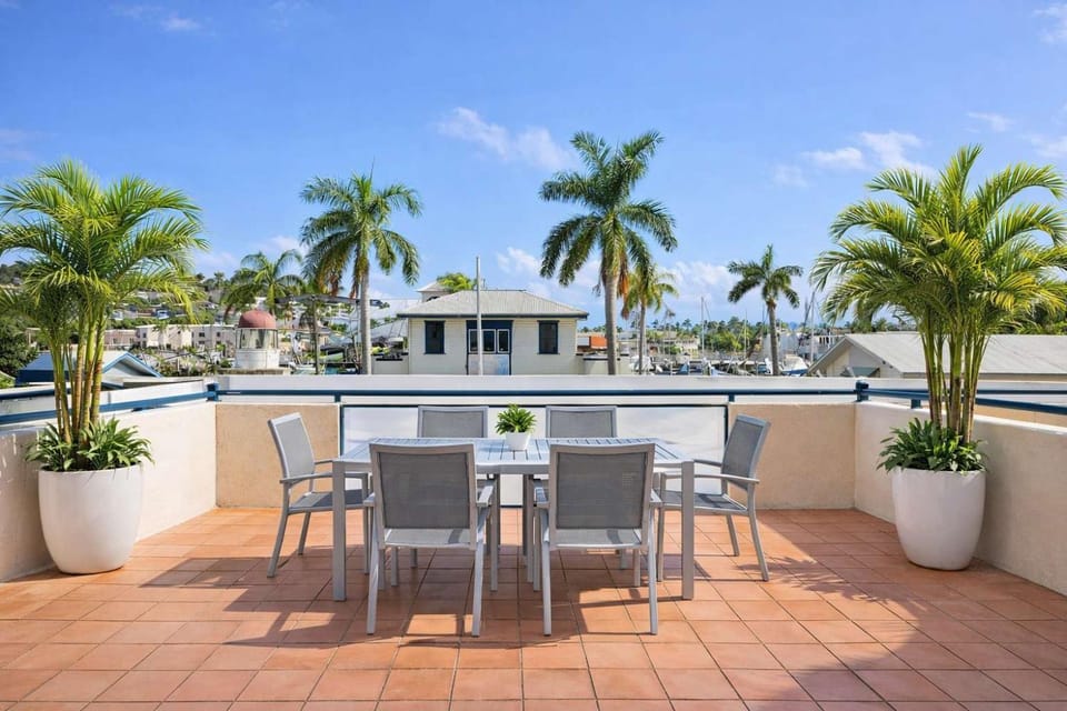 Patio, Balcony/Terrace, Dining area, Pool view, Sea view, Swimming pool