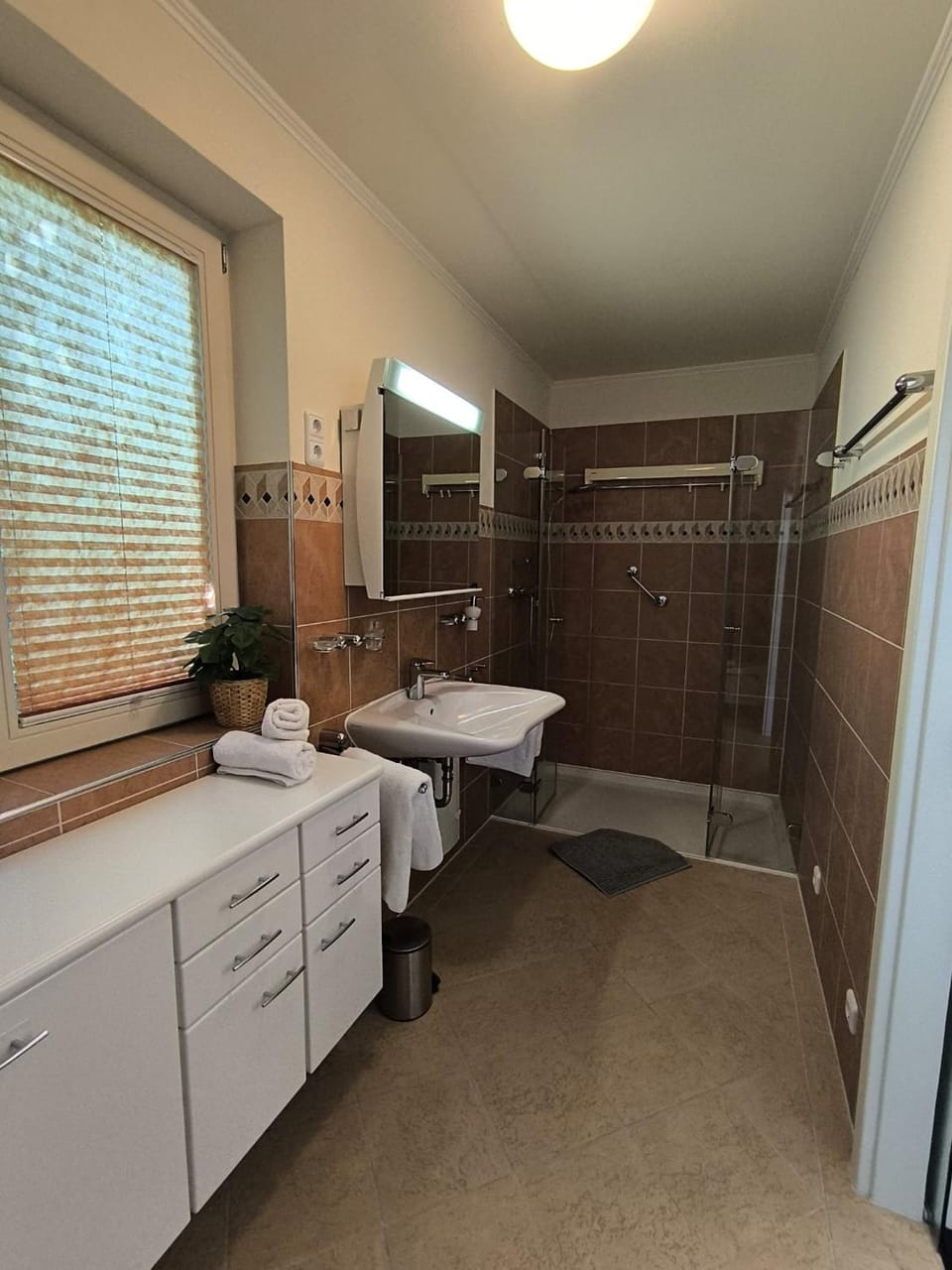 Shower, Bathroom, towels