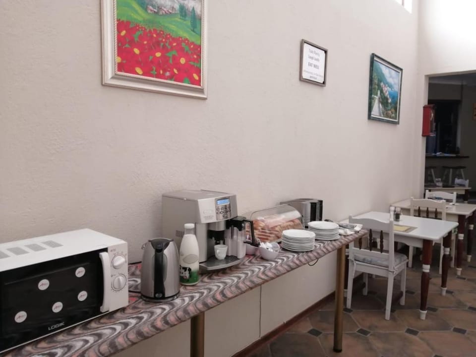 Restaurant/places to eat, Coffee/tea facilities, Food and drinks, Food, Breakfast, Continental breakfast, Buffet breakfast