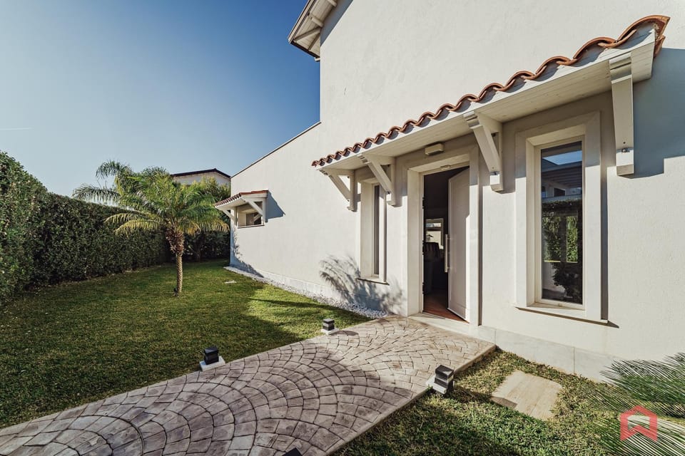 Property building, Garden view