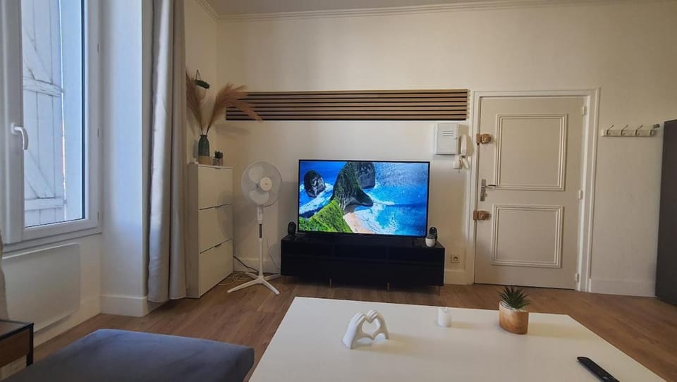 T2 47m2 Cosy & spacieux - proche Gare - Lit Queen Size et NETFLIX - Parking gratuit Apartment in Angoulême