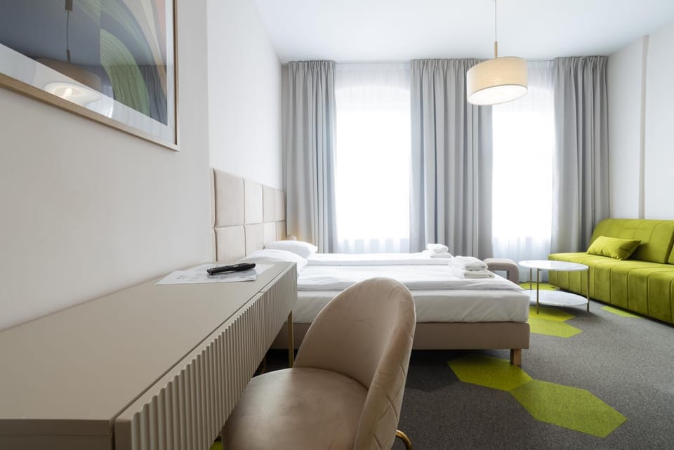 Bed, Living room, Photo of the whole room, Seating area, Bedroom