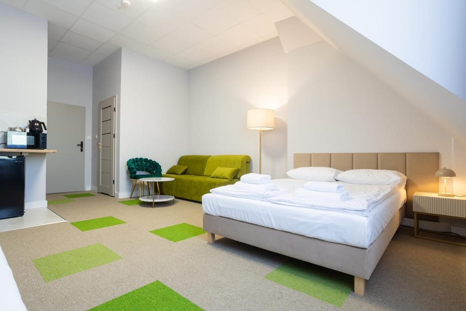 Bed, Kitchen or kitchenette, Living room, Photo of the whole room, Seating area, Bedroom, towels