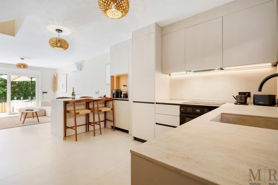 Kitchen or kitchenette, Dining area, dishwasher, oven, stove