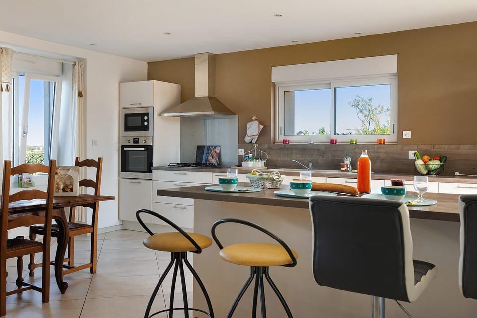 Property building, Kitchen or kitchenette, Living room