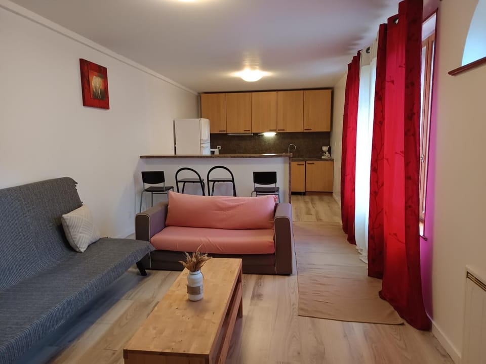 Kitchen or kitchenette, Living room, minibar