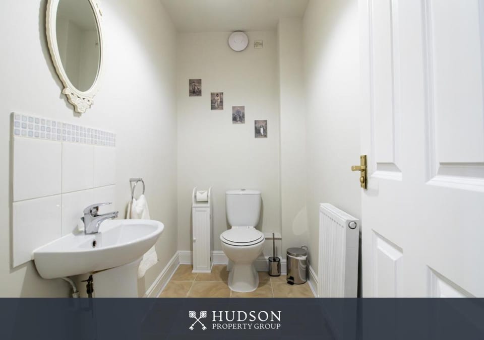 4-Bed Home near Telford Centre House in Telford