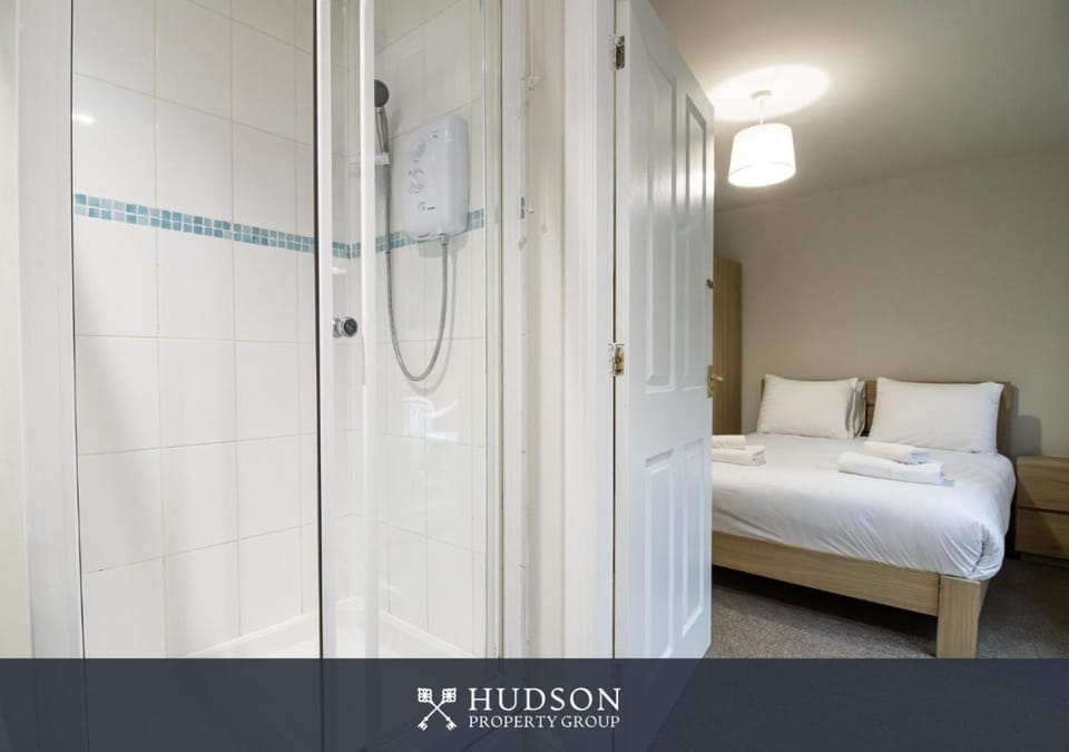 4-Bed Home near Telford Centre House in Telford