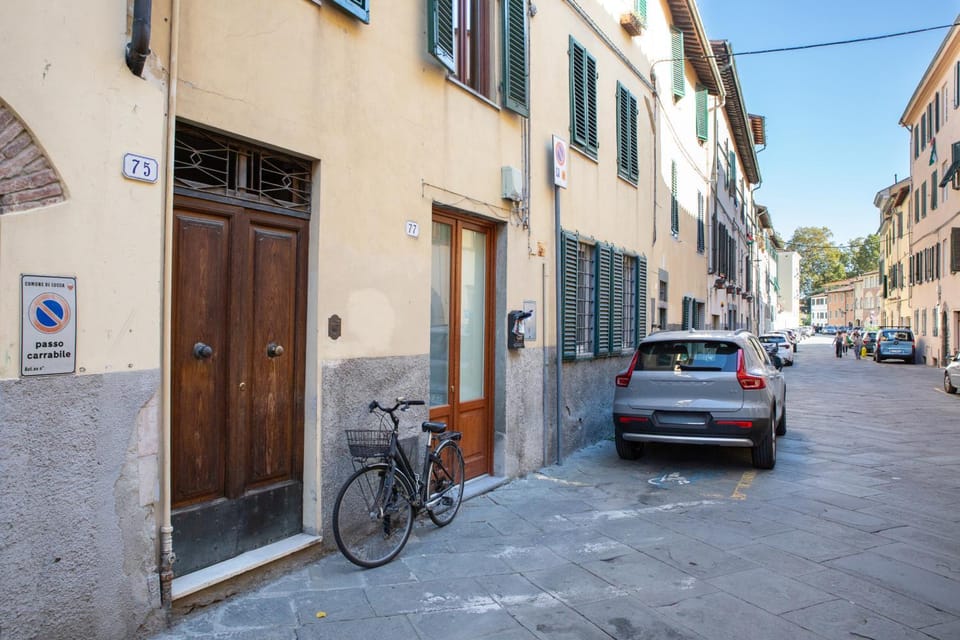 Property building, Facade/entrance, Off site