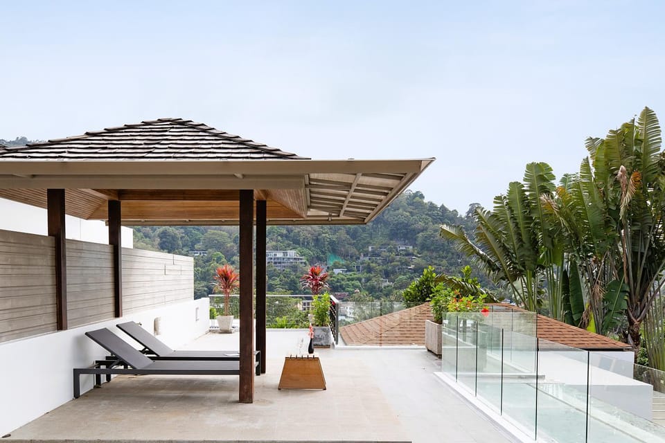 Property building, Balcony/Terrace, Pool view, sunbed