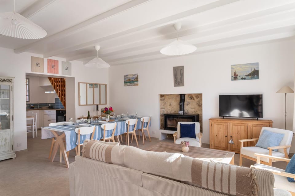 Communal lounge/ TV room, Dining area