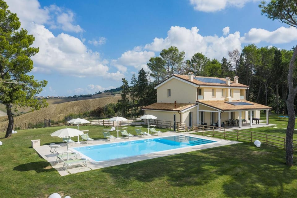 Property building, Patio, Natural landscape, Garden, Floor plan, Garden view, Pool view, Swimming pool, sunbed