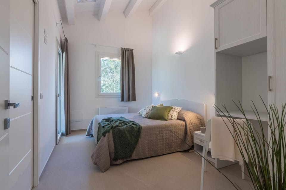 Bed, Photo of the whole room, Bedroom, air conditioner