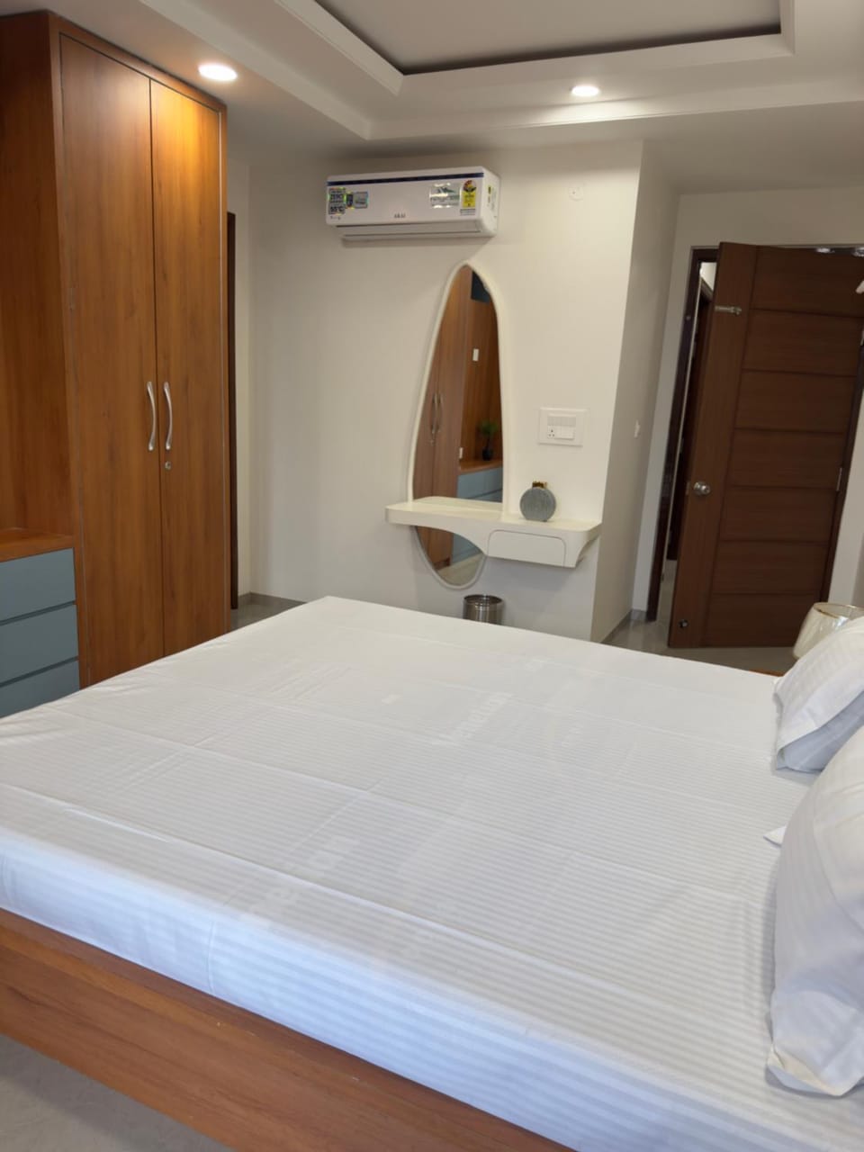 Bed, Photo of the whole room, Bedroom, wardrobe