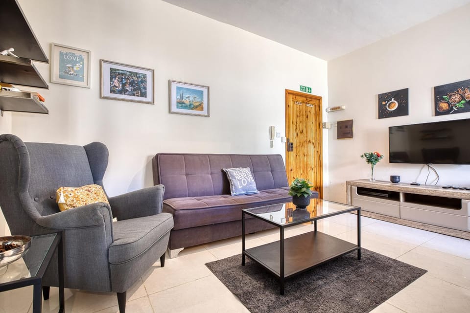 Cosy 1 Bedroom with balcony in St Julians AEBE1 Apartment in Saint Julians